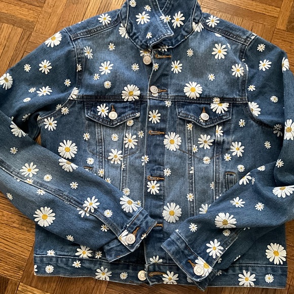 Floral printed denim jacket. - Picture 5 of 5